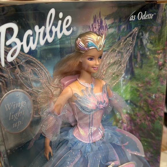Barbie of Swan Lake Odette Fashion Doll with Light up Wings. Brand New ! - Picture 4 of 12